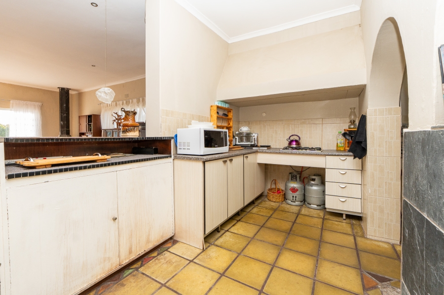 7 Bedroom Property for Sale in Middedorp Western Cape